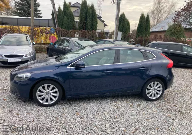 VOLVO V40 D2 Summum