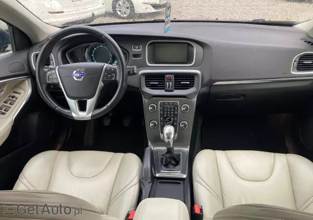 VOLVO V40 D2 Summum