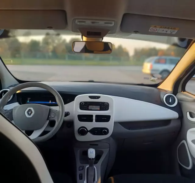 RENAULT Zoe 