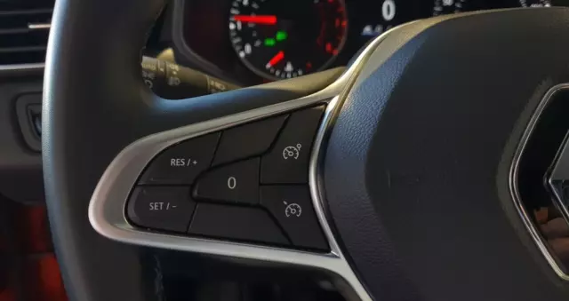 RENAULT Clio 1.0 TCe Equilibre