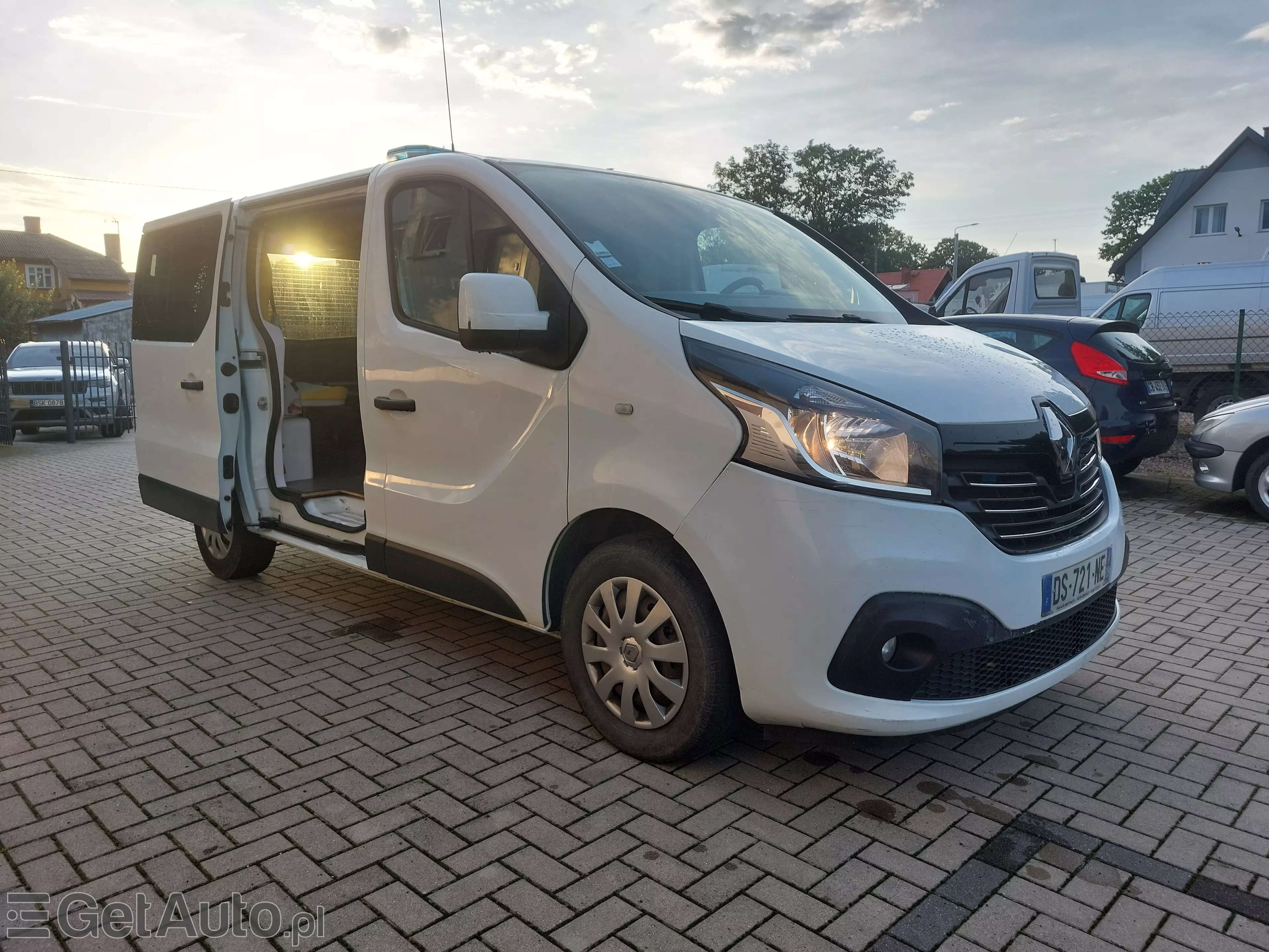 RENAULT Trafic 