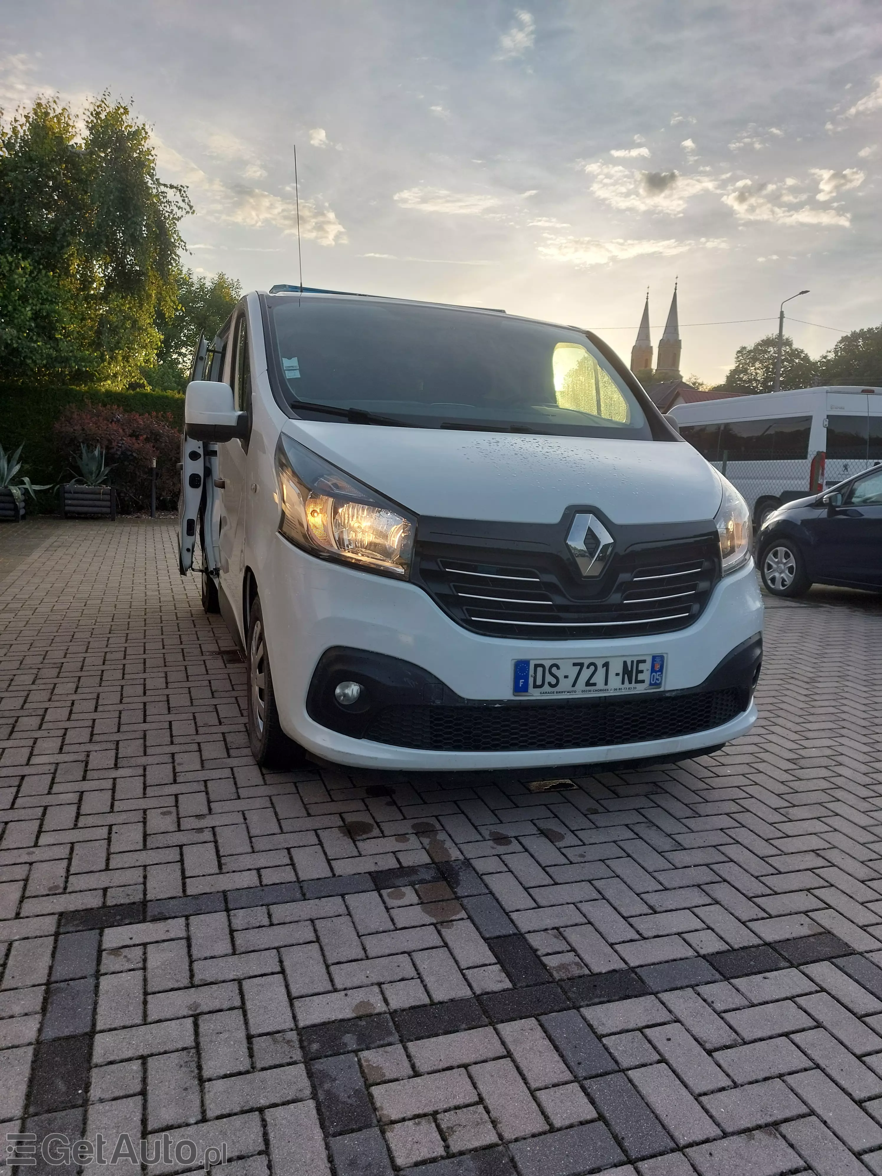 RENAULT Trafic 