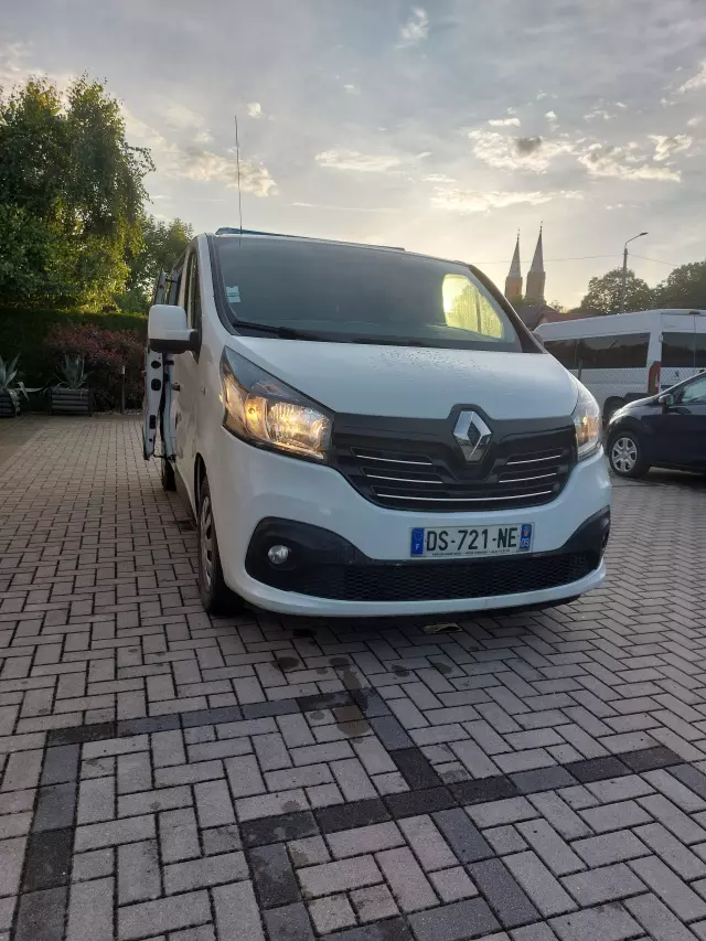 RENAULT Trafic 