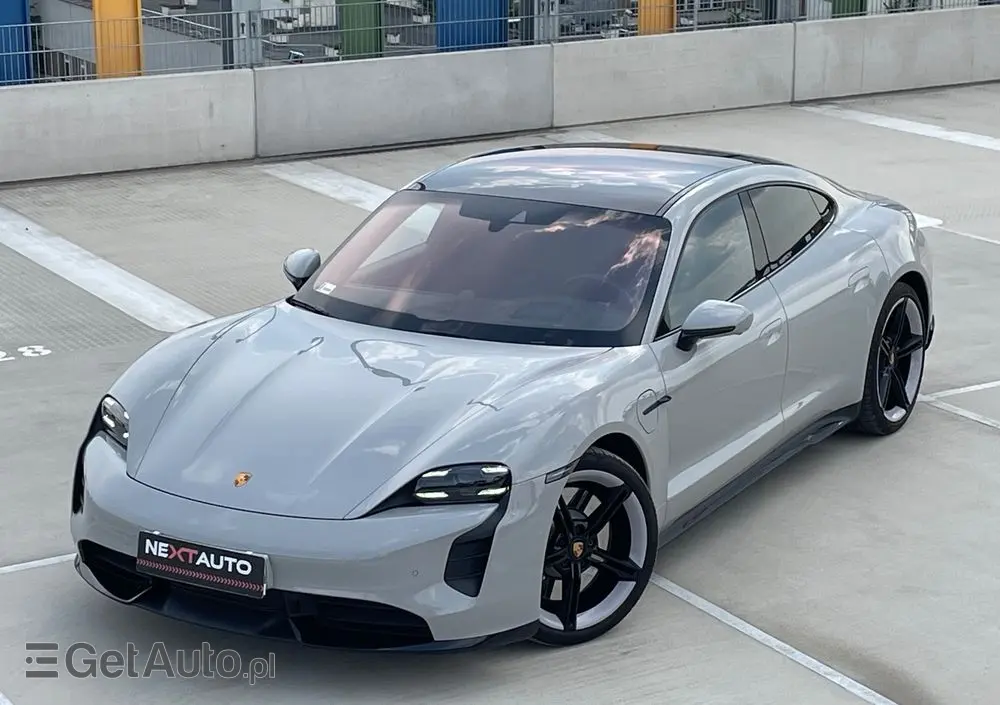 PORSCHE Taycan Turbo