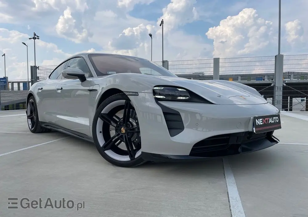 PORSCHE Taycan Turbo