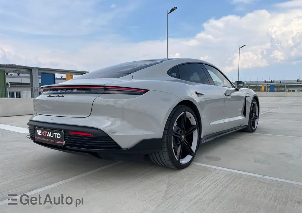 PORSCHE Taycan Turbo