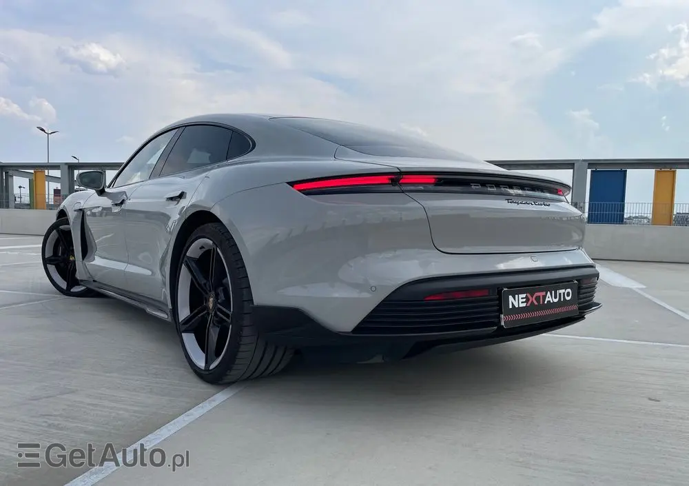 PORSCHE Taycan Turbo