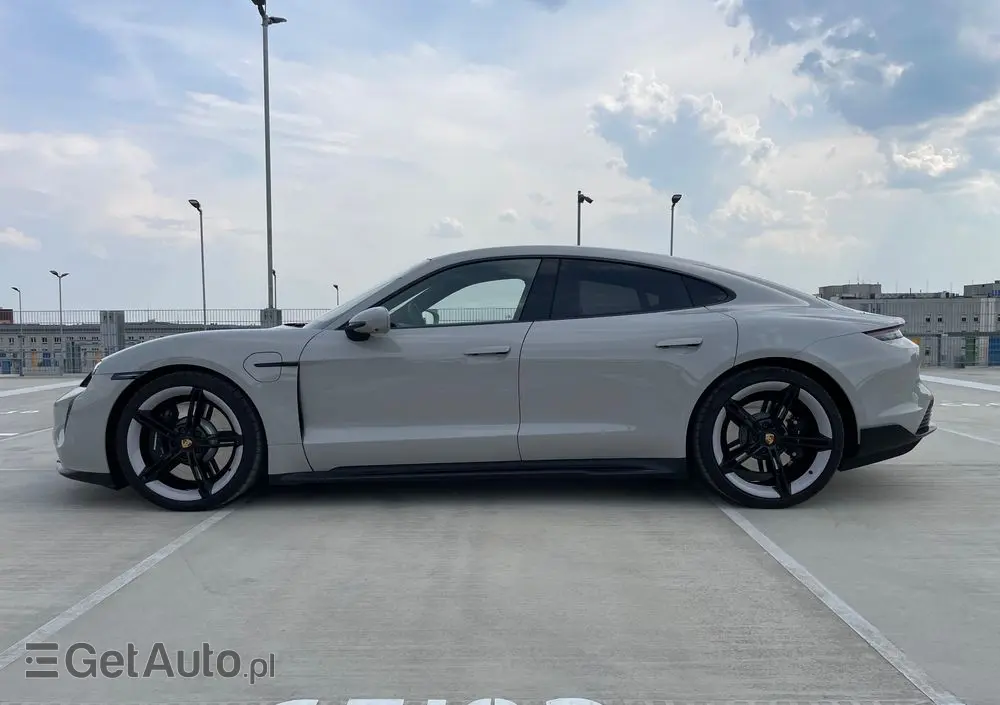 PORSCHE Taycan Turbo