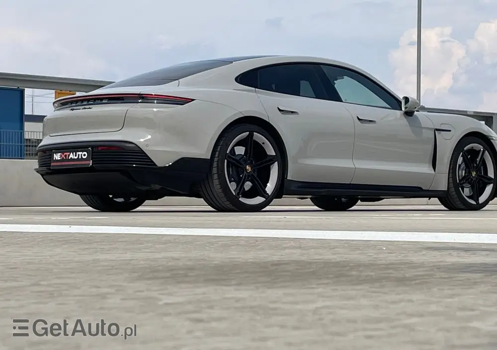 PORSCHE Taycan Turbo