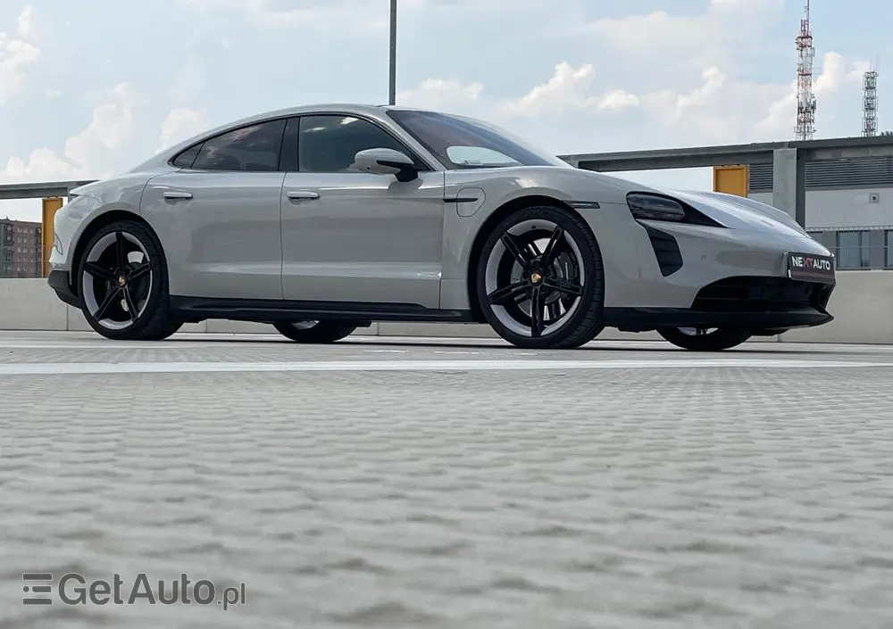 PORSCHE Taycan Turbo