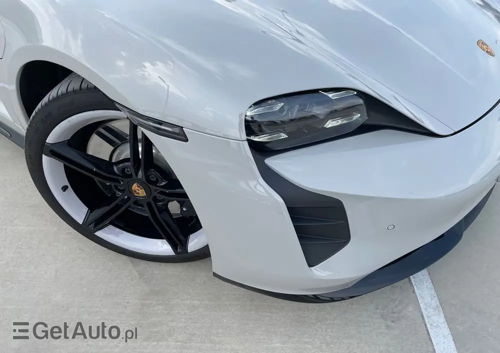 PORSCHE Taycan Turbo