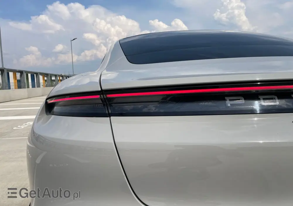 PORSCHE Taycan Turbo