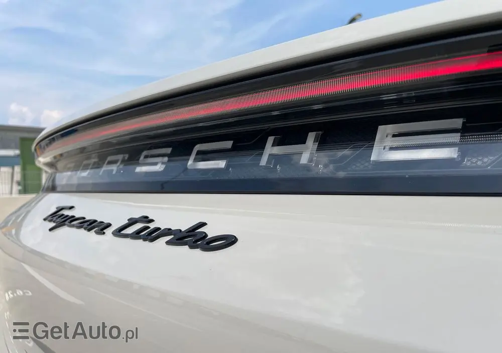 PORSCHE Taycan Turbo
