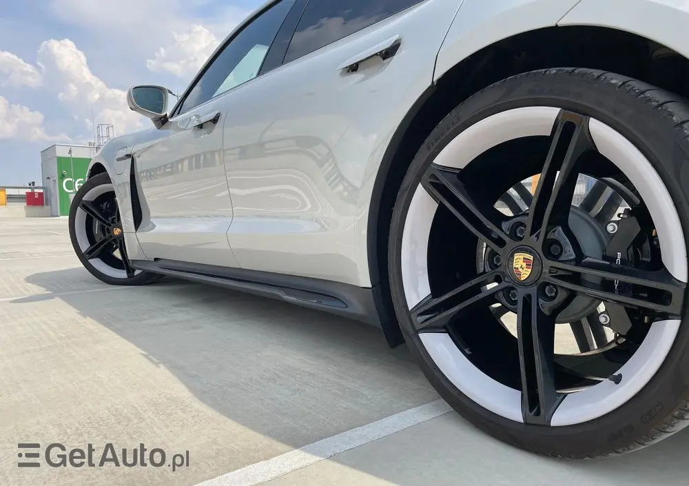 PORSCHE Taycan Turbo