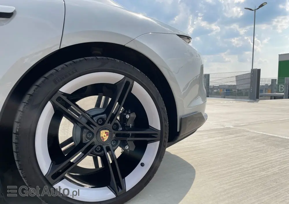PORSCHE Taycan Turbo