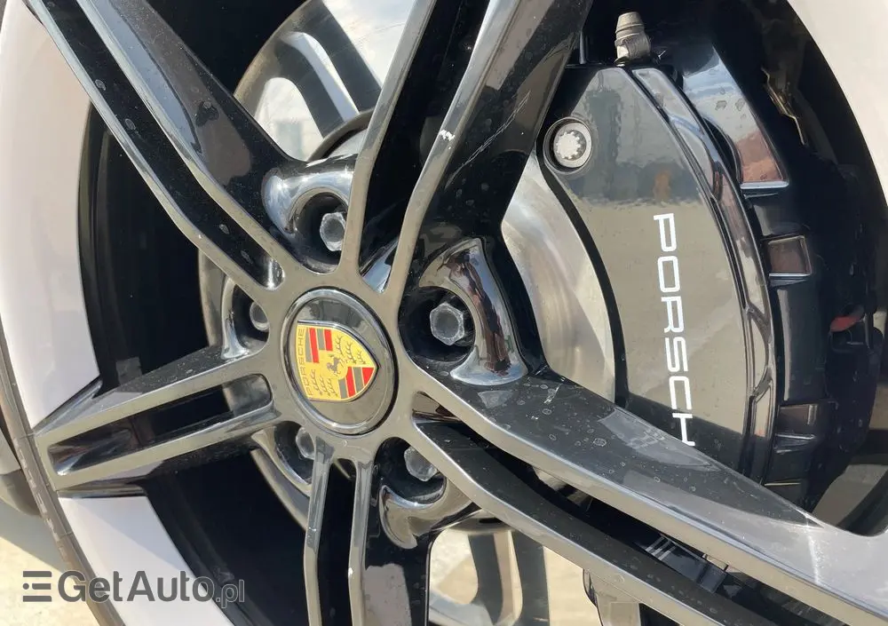 PORSCHE Taycan Turbo