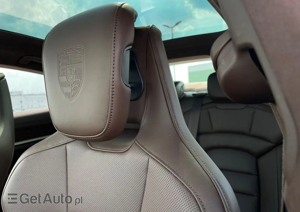 PORSCHE Taycan Turbo