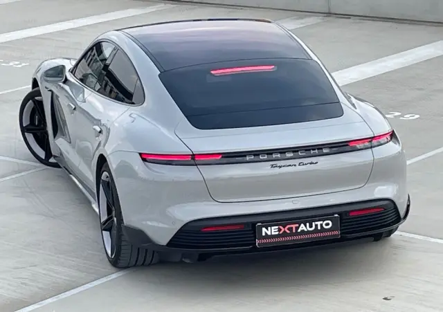 PORSCHE Taycan Turbo