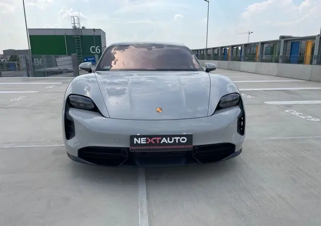 PORSCHE Taycan Turbo