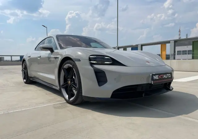 PORSCHE Taycan Turbo