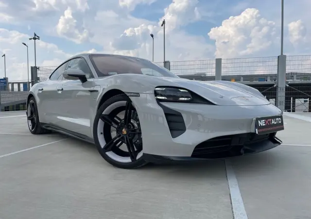 PORSCHE Taycan Turbo