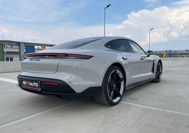 PORSCHE Taycan Turbo