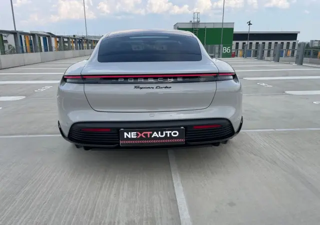 PORSCHE Taycan Turbo