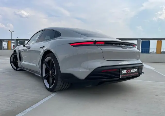 PORSCHE Taycan Turbo