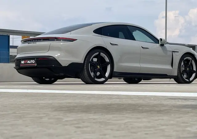 PORSCHE Taycan Turbo