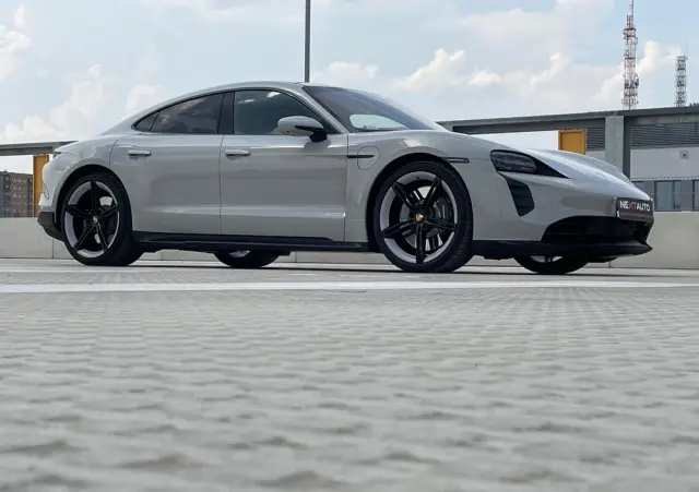 PORSCHE Taycan Turbo