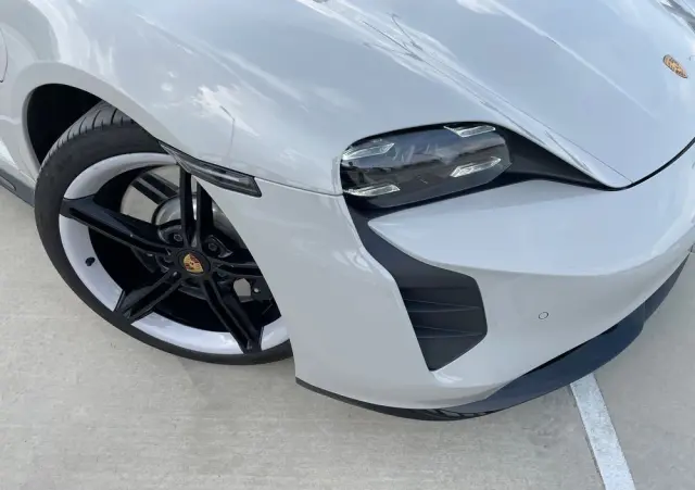 PORSCHE Taycan Turbo
