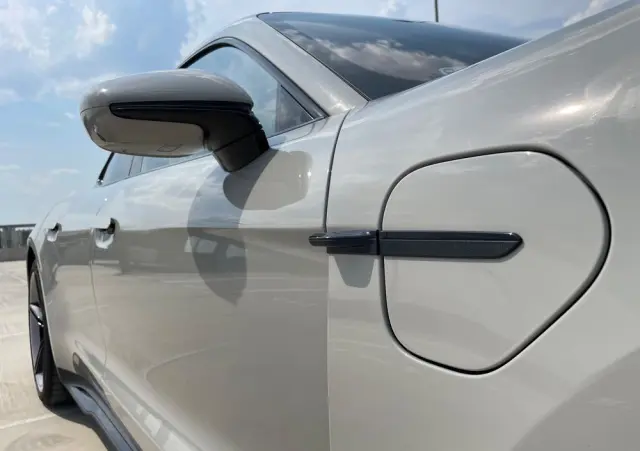 PORSCHE Taycan Turbo