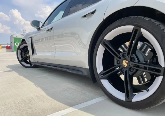 PORSCHE Taycan Turbo
