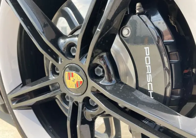 PORSCHE Taycan Turbo