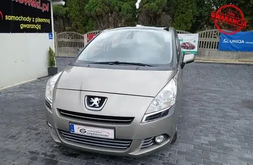 PEUGEOT 5008 