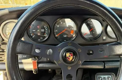 PORSCHE 911 