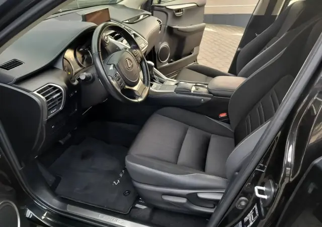 LEXUS NX 300h Business Edition AWD