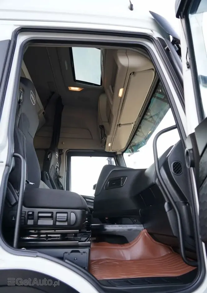 IVECO S-WAY / 490 / RETARDER / KLIMA POSTOJOWA 