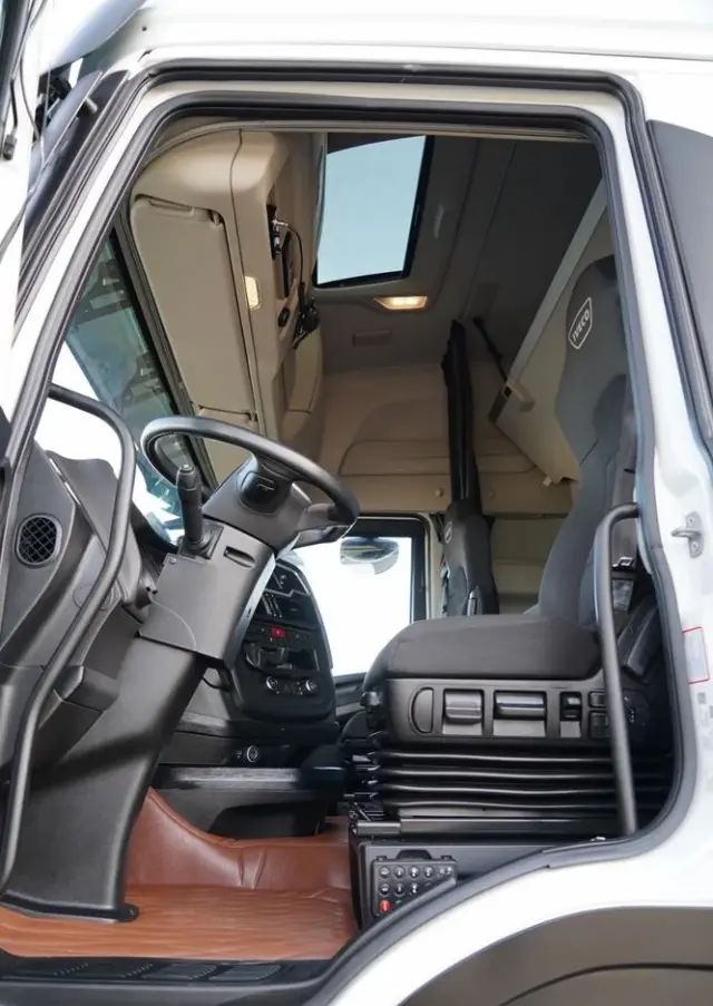 IVECO S-WAY / 490 / RETARDER / KLIMA POSTOJOWA 