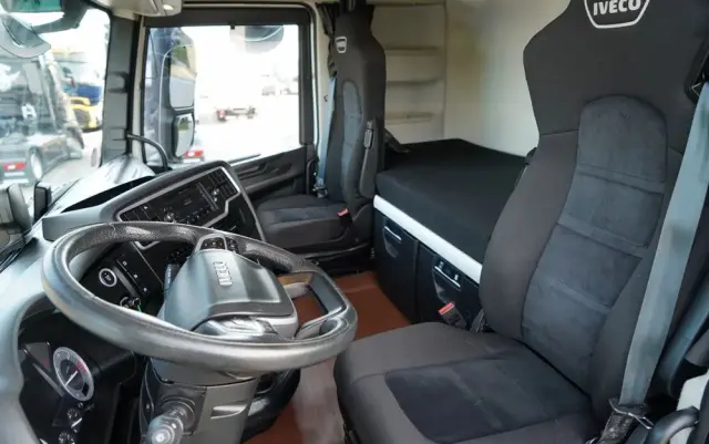 IVECO S-WAY / 490 / RETARDER / KLIMA POSTOJOWA 