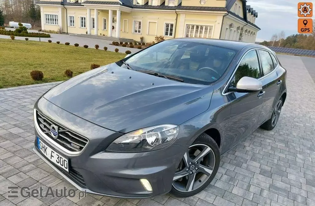 VOLVO V40 