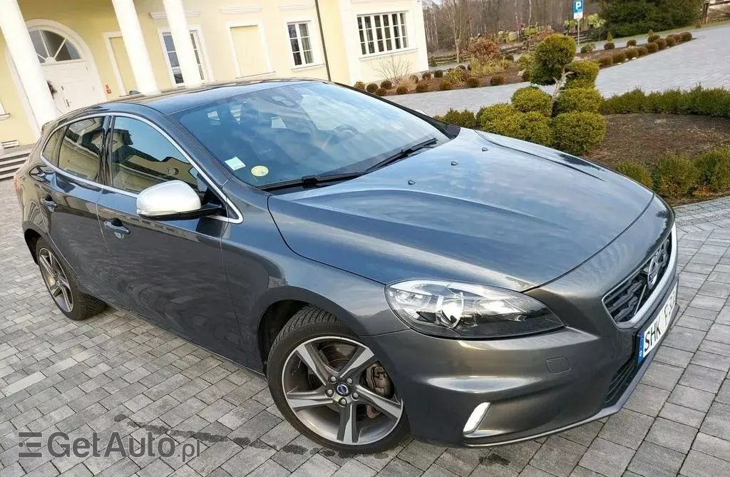 VOLVO V40 