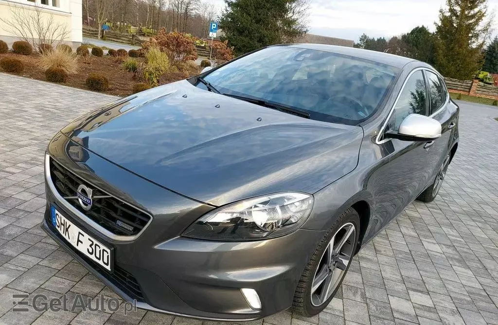VOLVO V40 
