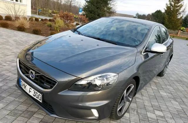VOLVO V40 