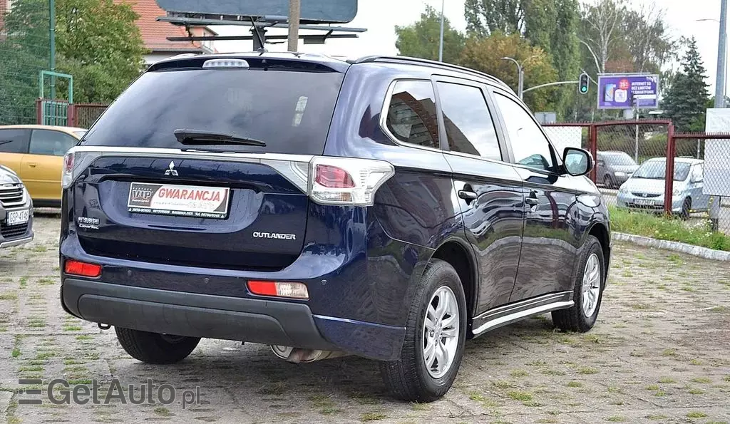 MITSUBISHI Outlander 