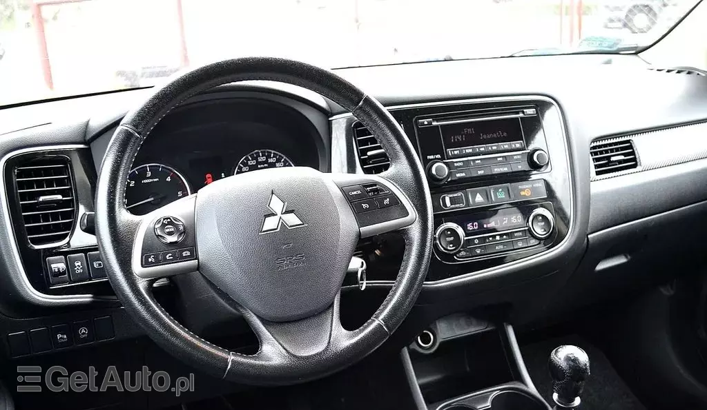 MITSUBISHI Outlander 