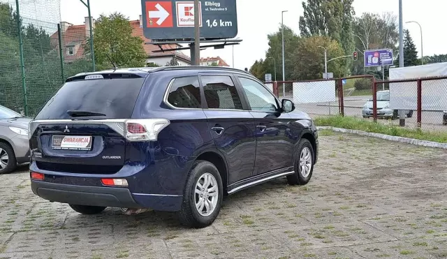 MITSUBISHI Outlander 