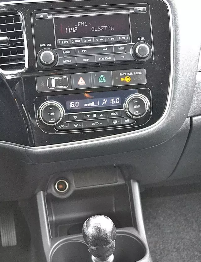 MITSUBISHI Outlander 