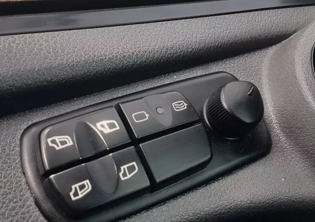 MERCEDES-BENZ ATEGO 1218 LAWETA POMOC DROGOWA AUTOLAWETA 4x2 ZAPADNIE 11 990 KG KLIMA NAJAZD 