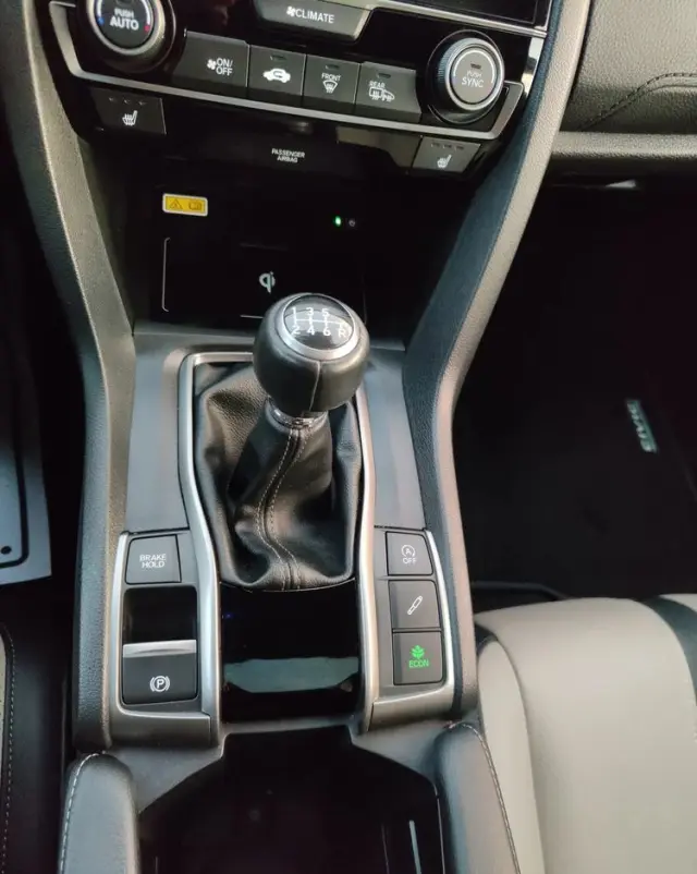 HONDA Civic 1.6 i-DTEC Executive Black Edition